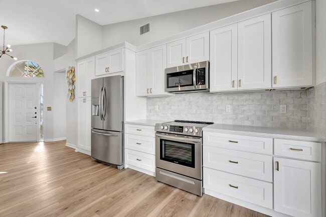 Building Photo - 3947 Redondo Way