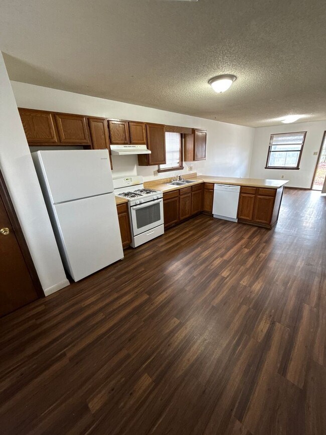 Building Photo - 805 E N St