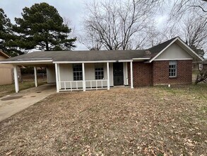 Building Photo - Renovated 3 Bedroom 1.5 Bath Home for Rent!
