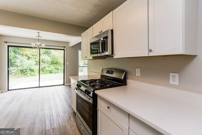Building Photo - 6270 Beethoven Cir