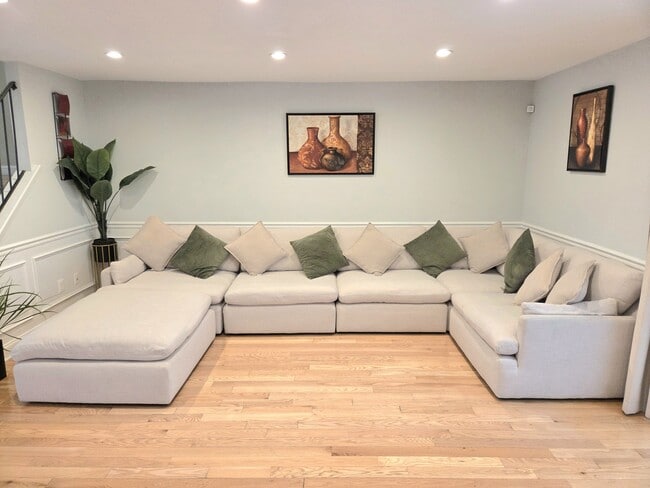 Building Photo - 5407 Leeway Ct