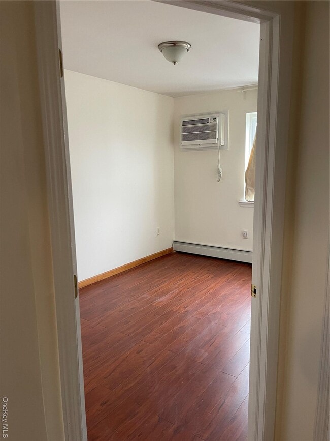 Building Photo - 697 Sheffield Ave