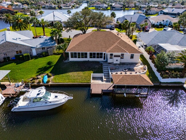 Building Photo - 4/3/2 Home on Saltwater Canal