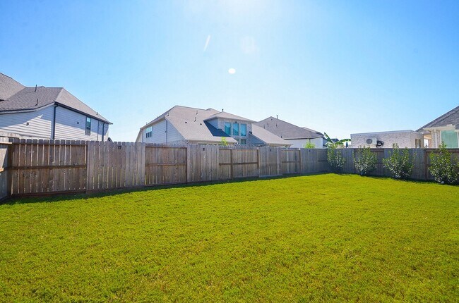 Building Photo - 4827 Avon Ridge Way