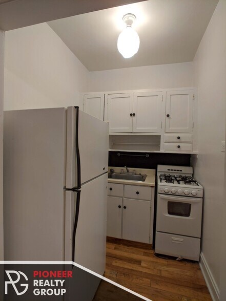 Building Photo - 4857 N Damen Ave