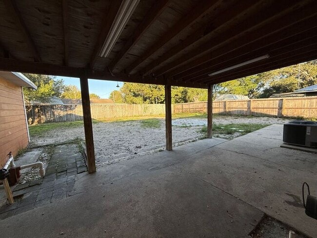 Building Photo - Gulf Breeze - 3 bedroom, 2 bathroom