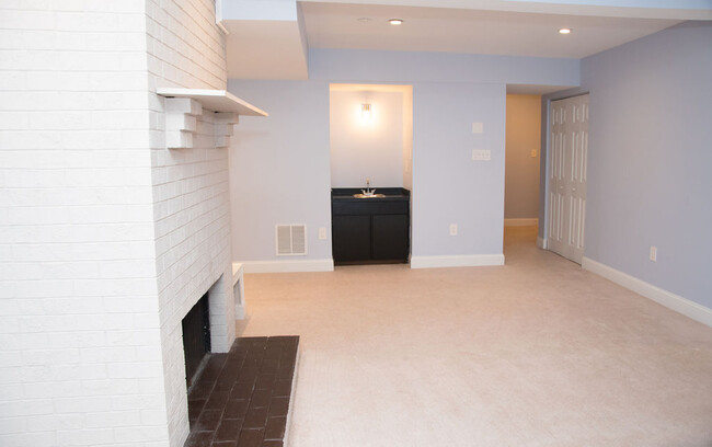 Building Photo - 10331 Bushman Dr