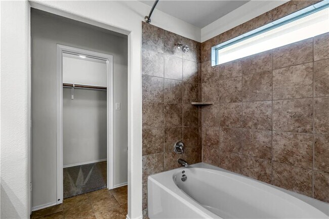 Building Photo - 145 Housefinch Loop