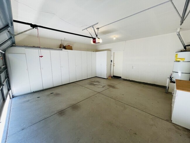 Building Photo - 30962 Crystalaire Dr