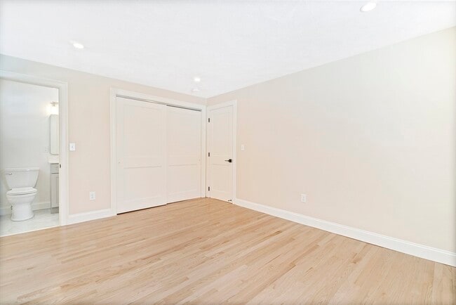 Building Photo - 21 Hodgkins Dr