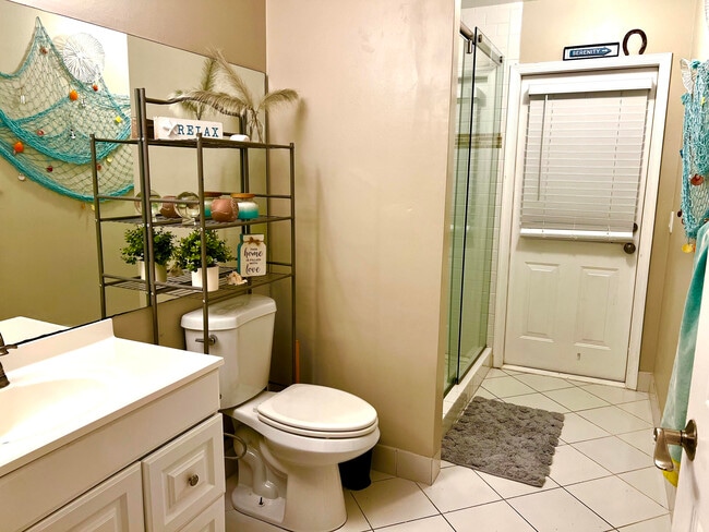 Building Photo - 190 Temple Ave