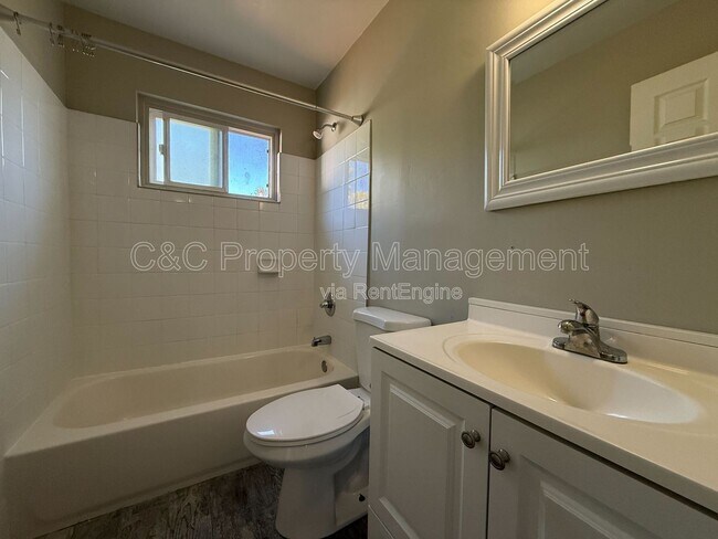Building Photo - 2895 Capitola Rd