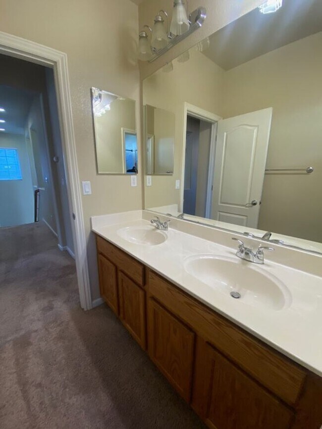 Building Photo - EXCEPTIONAL 4 BEDROOMS, 3 BATH, 3 CAR GARA...