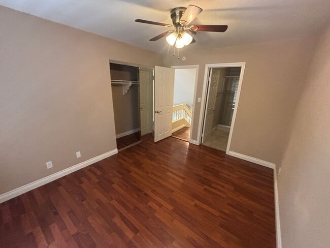 Building Photo - Beautiful 3 bed 2.5 bath townhouse in Spanish Trails!