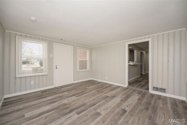 Building Photo - 9813 Winkler Dr