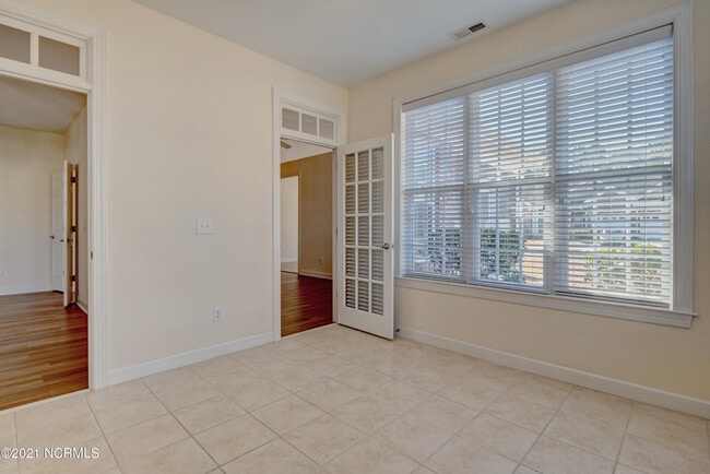Building Photo - 1302 Suncrest Way