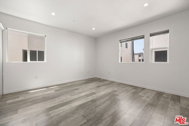 Building Photo - 158 Mariposa Ave