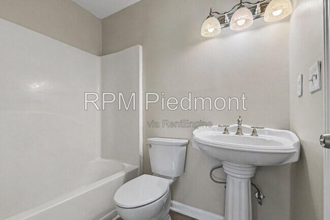 Building Photo - 753 Prince Pl NW