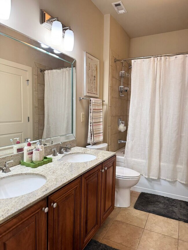 Building Photo - CityView at Riverwalk - Available January 2026! Gorgeous UNFURNISHED 2 bed/w 2 bath (both ensuite...