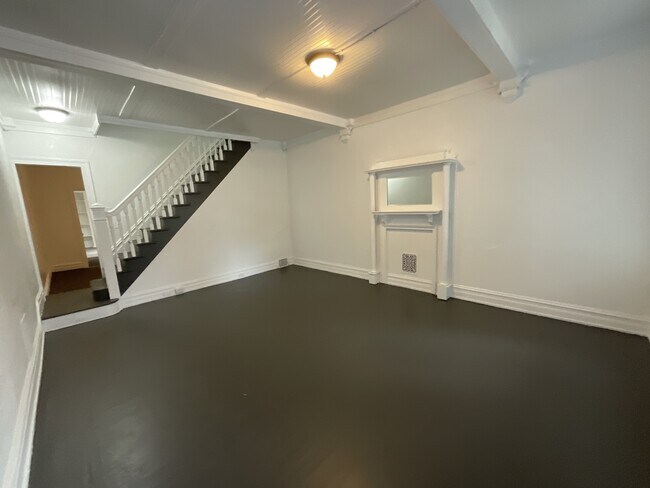 Building Photo - 219 E Cottage Pl