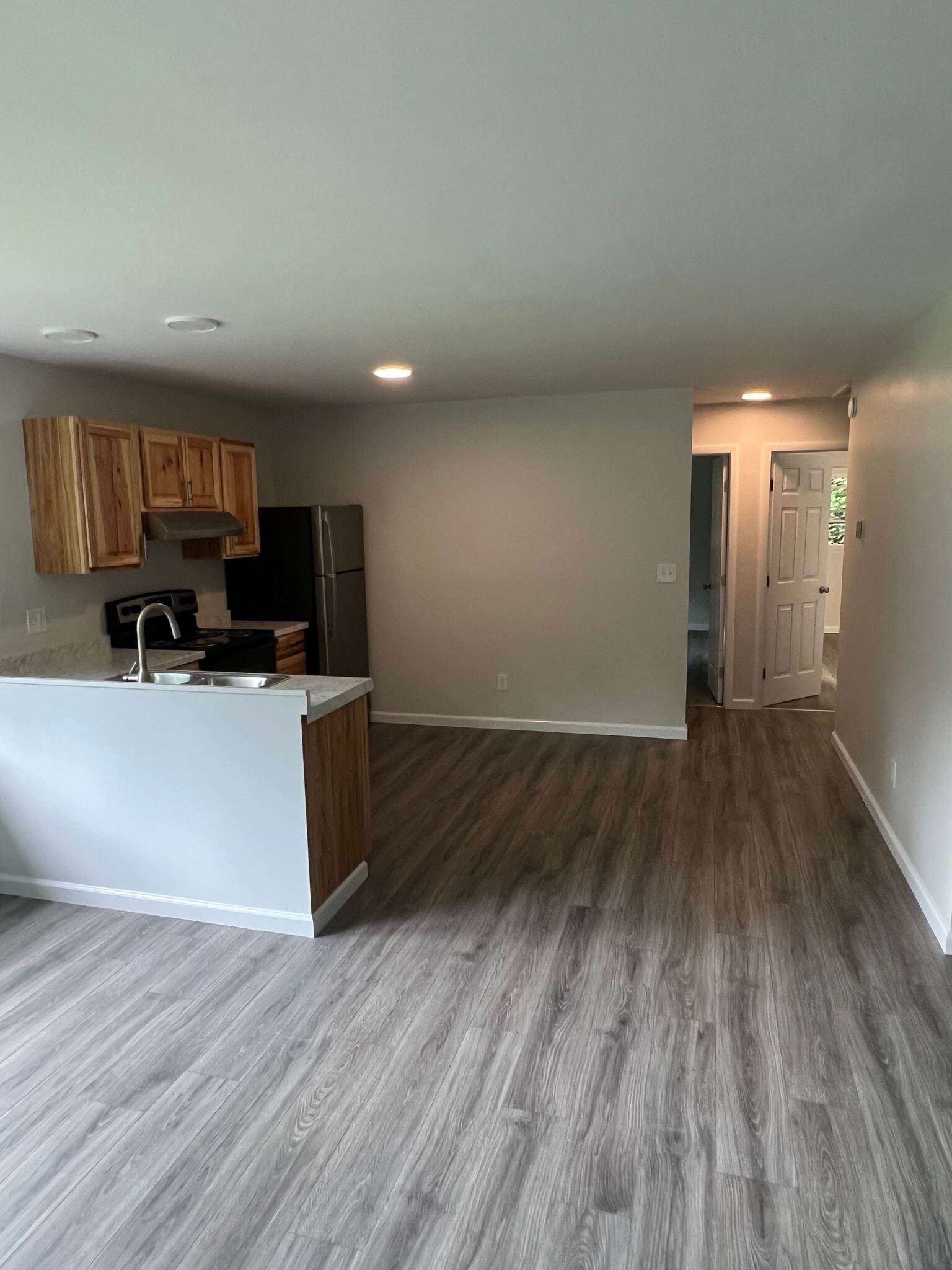 Building Photo - 30 Village View Ln
