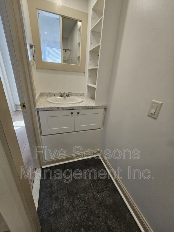 Building Photo - 206-208 North Champlain Street - 208