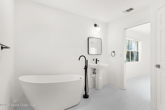 Building Photo - 9085 Jimmy Buffett Mem Hwy