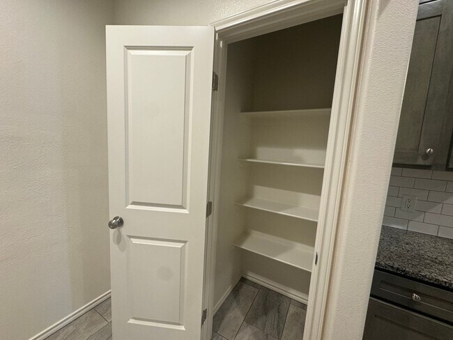 Building Photo - 3Bed/ 2Bath Available Now- in Lubbock coop...