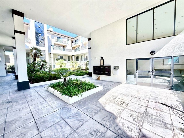 Building Photo - 111 S Oak Knoll Ave