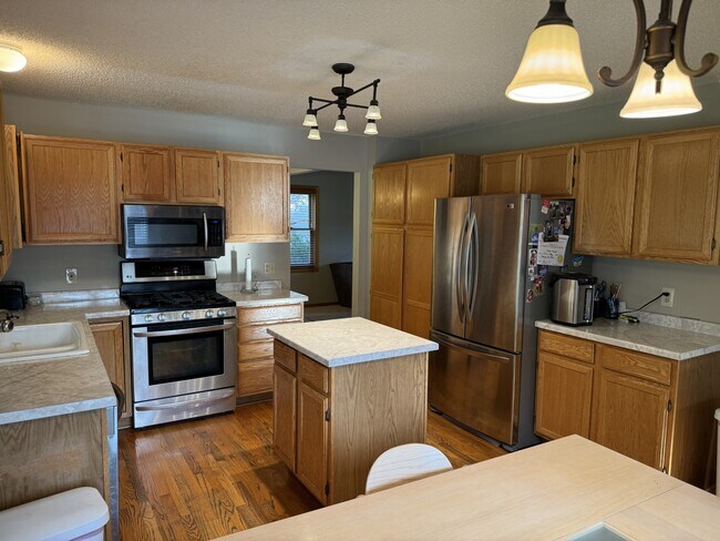 Primary Photo - 16842 Hanover Ln