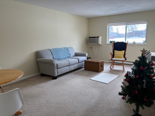 Building Photo - 66 Mayflower Ave