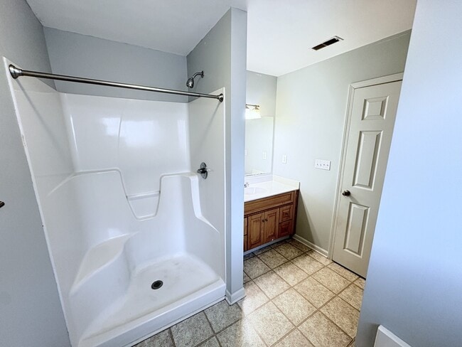 Building Photo - 112 Rose Ln