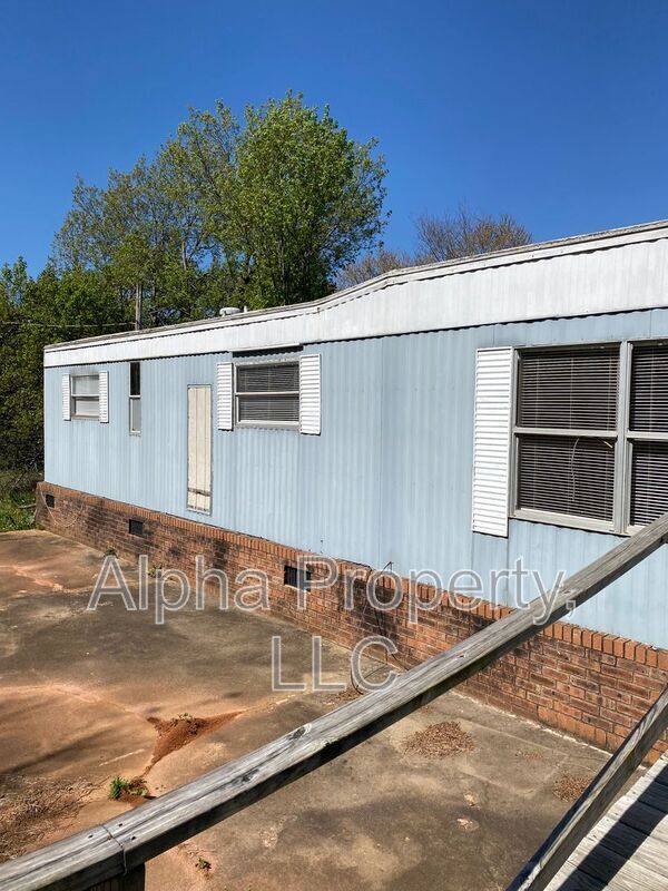 Building Photo - 2004 Old Pendleton Rd