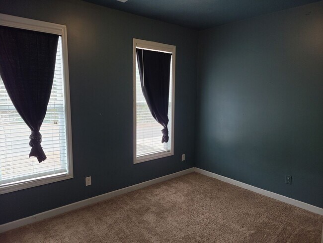 Building Photo - 4 Bed, 2.5 Bath located in The Village in Folkstone Community - Holly Ridge