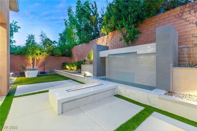 Building Photo - 19 Garden Rain Dr
