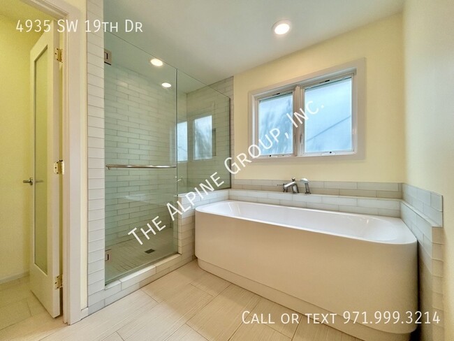 Building Photo - 4935 SW 19th Dr