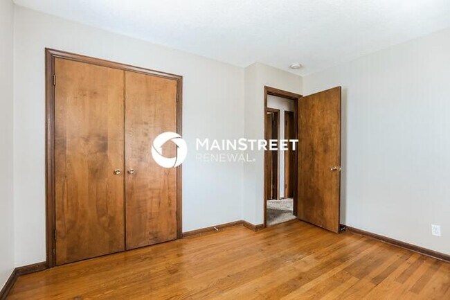 Building Photo - 3 Bedroom Pet-Friendly Home in Kansas City, MO with Main Street Renewal