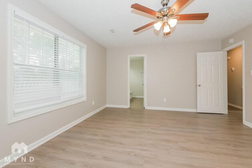 Building Photo - 370 Cornwallis Way