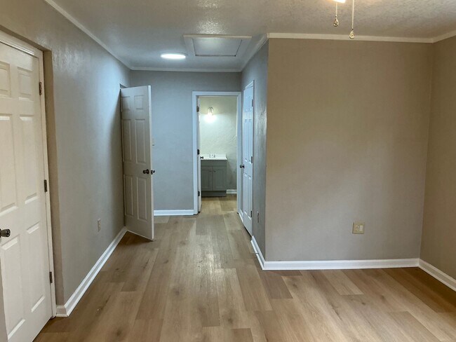 Building Photo - 1407 Pine St