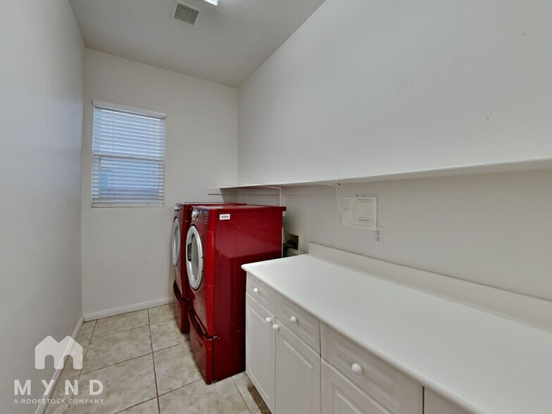 Building Photo - 6524 Greenlet Ave