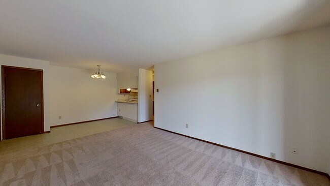 Building Photo - Lower 1 Bedroom 1 Bathroom Apartment Available