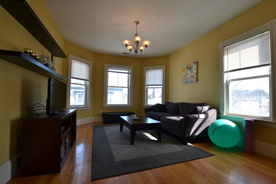 Building Photo - 37 Winship St