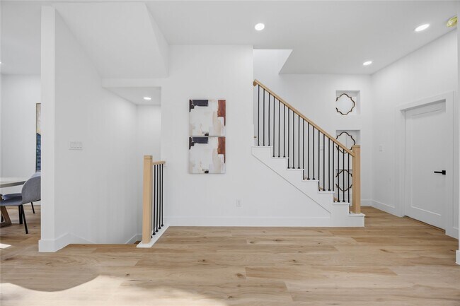 Building Photo - 2010 Yates St