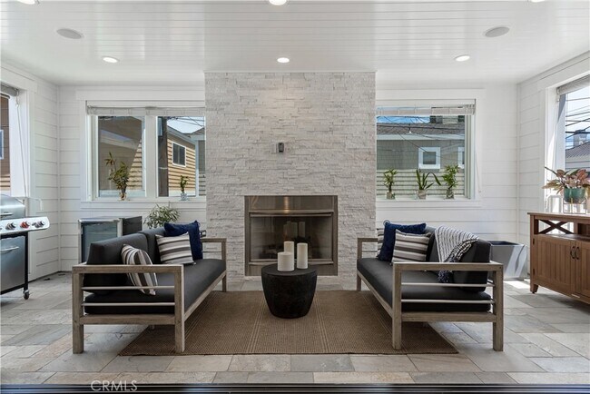 Building Photo - 302 Marguerite Ave