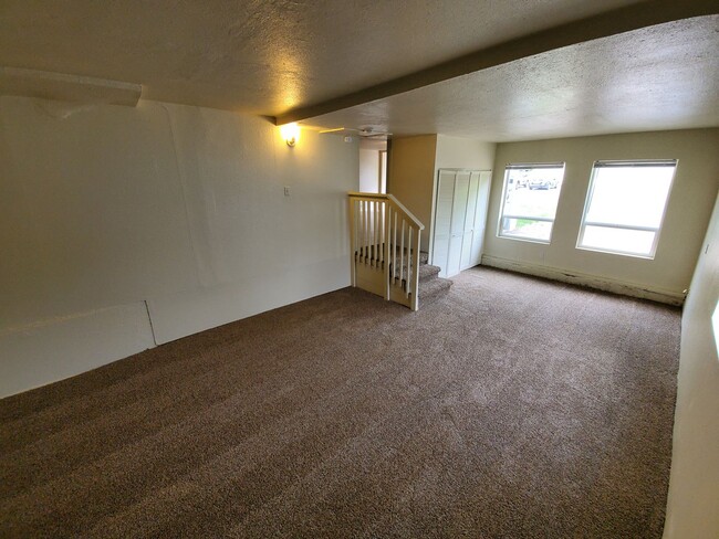 Building Photo - 3 Bed 2 Bath Home w/ storage shed