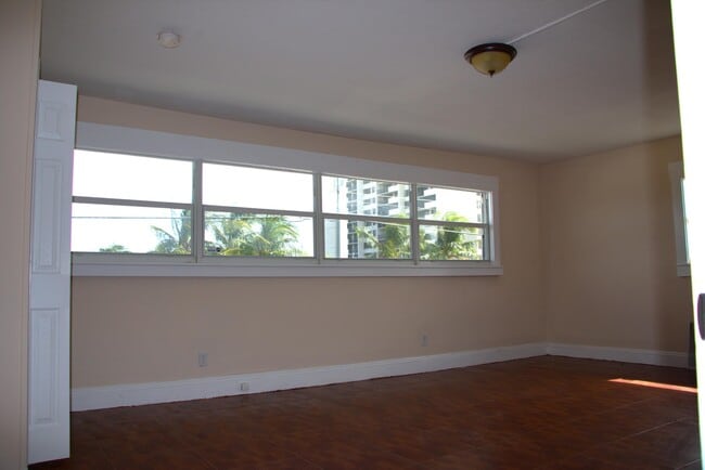 Building Photo - 5701 N Flagler Dr