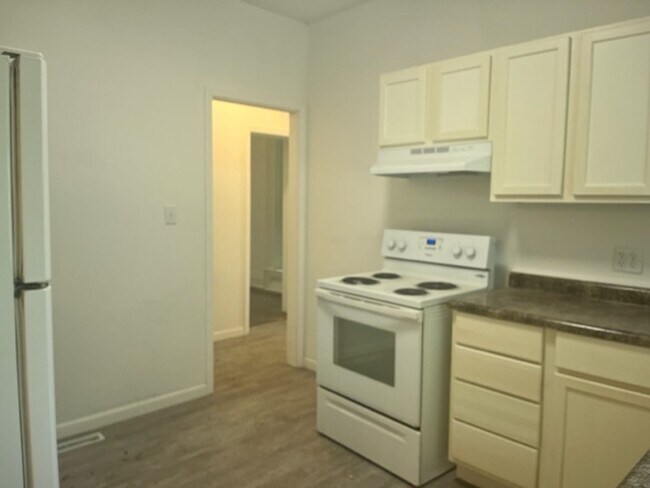 Building Photo - 537 S 4th St