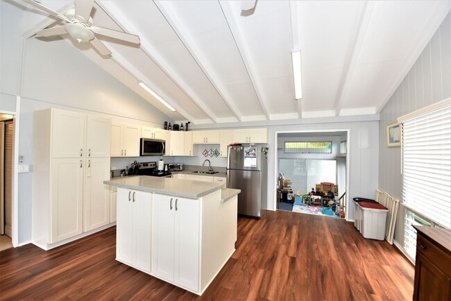 Building Photo - Large Home in beautiful Ahuimanu Area