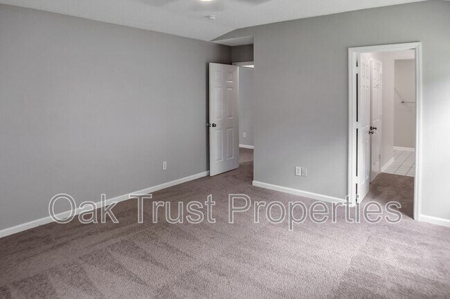 Building Photo - 9605 Crosscut Dr