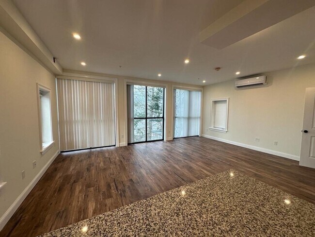 Building Photo - 19 Academy Dr